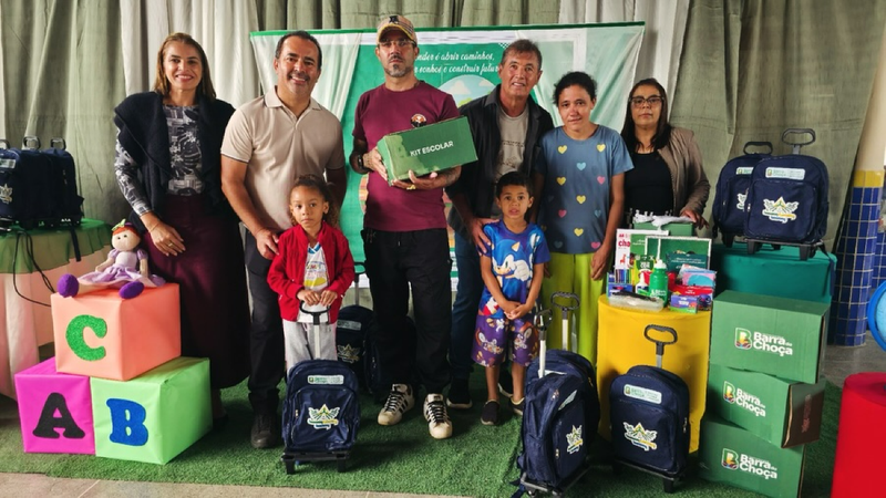 Prefeitura de Barra do Choça fortalece a educação com a entrega de kits escolares em 2026